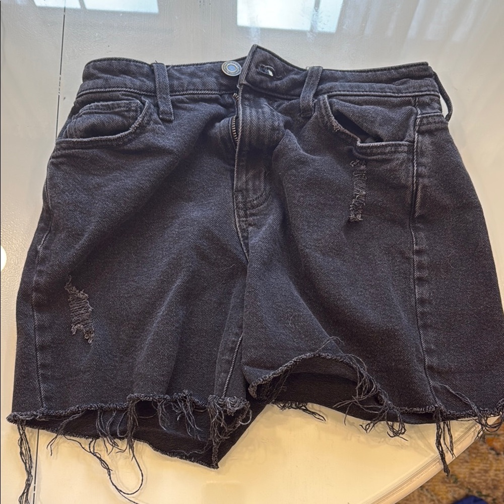 woman’s black jean shorts